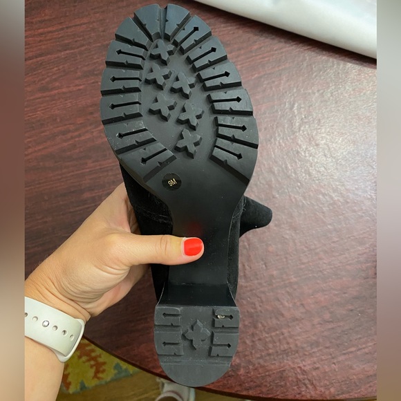 Tory Burch Black Suede Sofia Lug Sole Logo Charm Ankle Boots - Size 9 - Picture 6 of 6